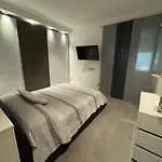 Con Piscina Vicino Al Mare -
