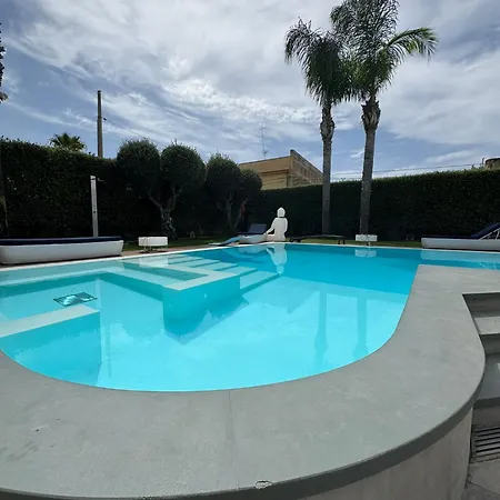 Con Piscina Vicino Al Mare - *